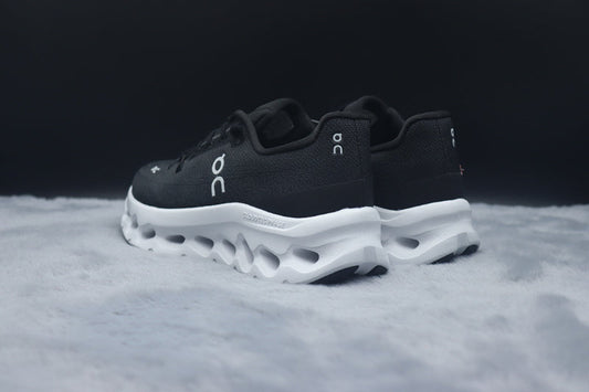 ON Cloudtilt – Tilted Sole Lifestyle Sneakers
